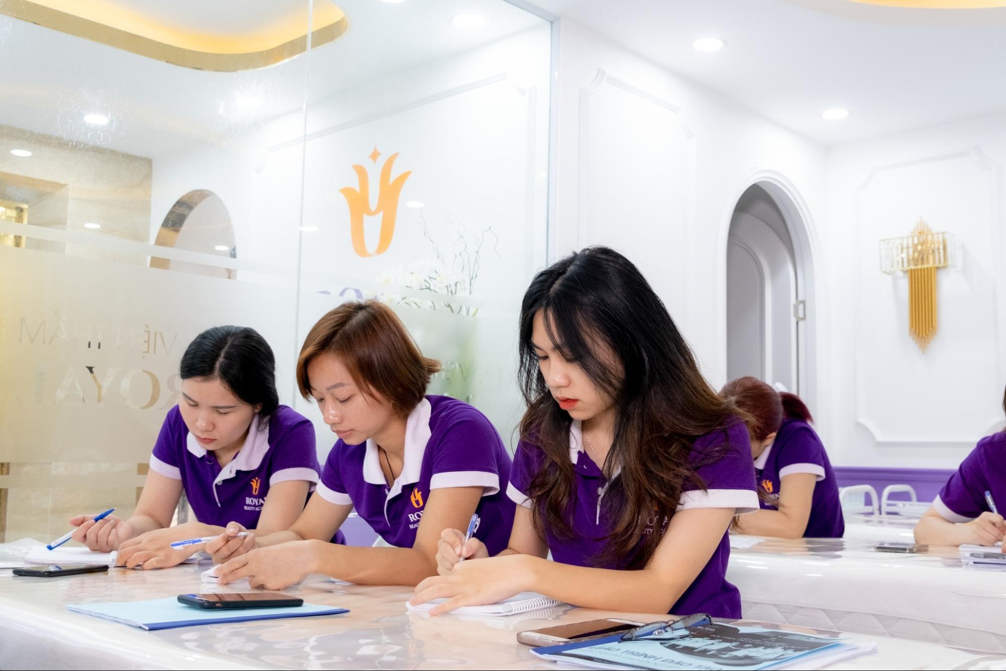 Học viện Thẩm mỹ Royal là đơn vị hàng đầu trong lĩnh vực thẩm mỹ làm đẹp