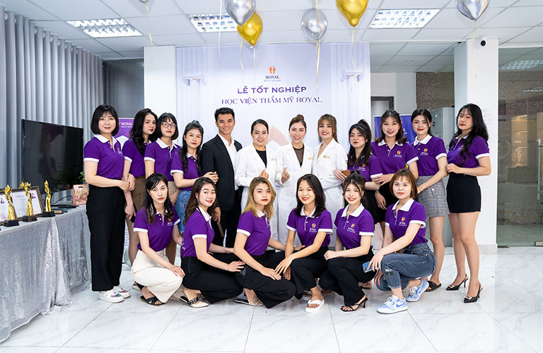Học Viện Thẩm Mỹ Royal là một trong những địa chỉ học nail uy tín tại TP. Hồ Chí Minh